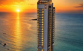 Hompton Hotel By The Beach
